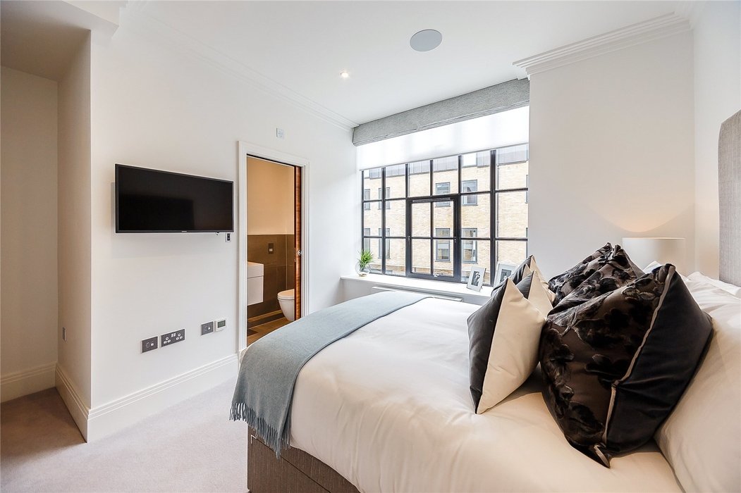 2 bedroom Flat to let in London - Image 15