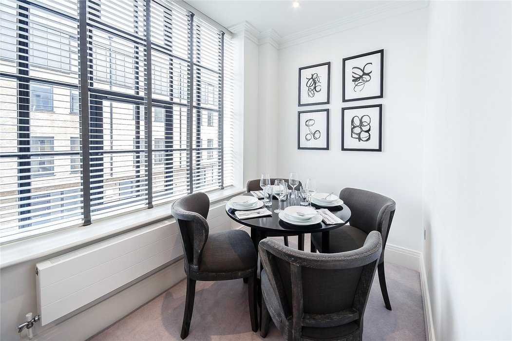 2 bedroom Flat to let in London - Image 8