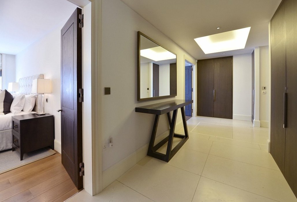 1 bedroom Flat to let in London - Image 8