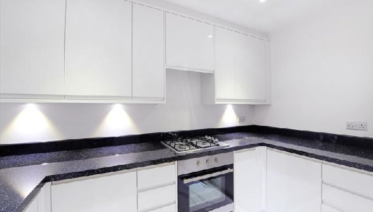 3 bedroom Flat to let in Kensington,London - Image 2