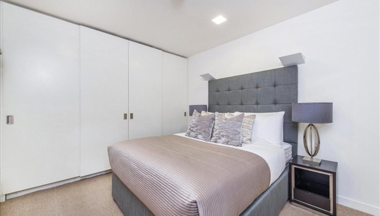 2 bedroom Flat to let in Chelsea,London - Image 3