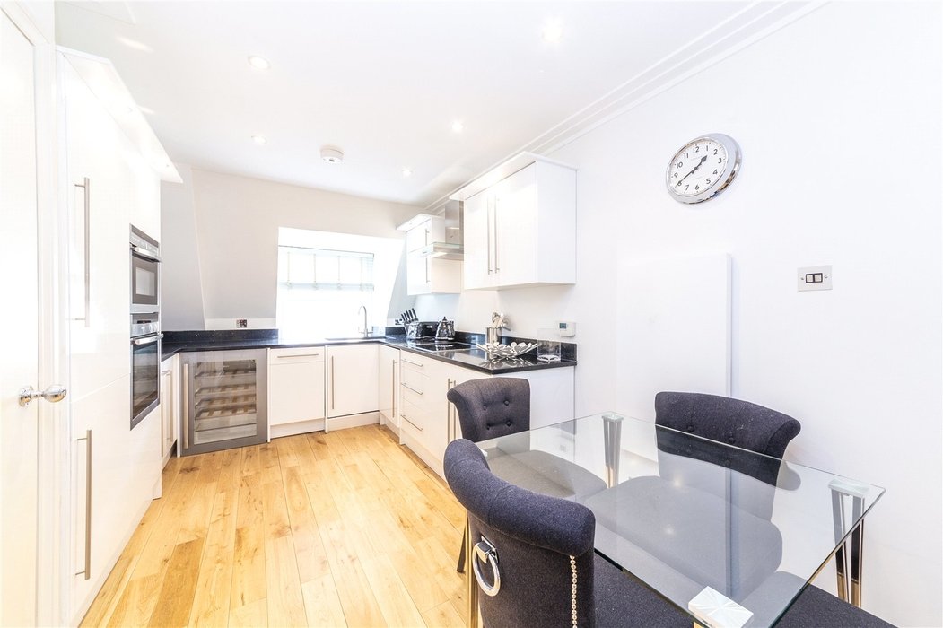 1 bedroom Flat to let in London - Image 2