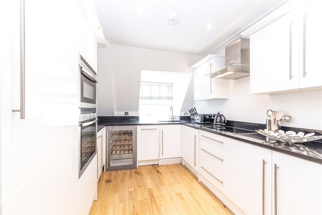 1 bedroom Flat to let in London - Image 3