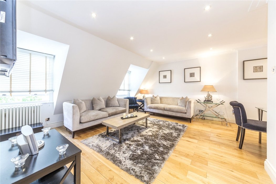 1 bedroom Flat to let in London - Image 1