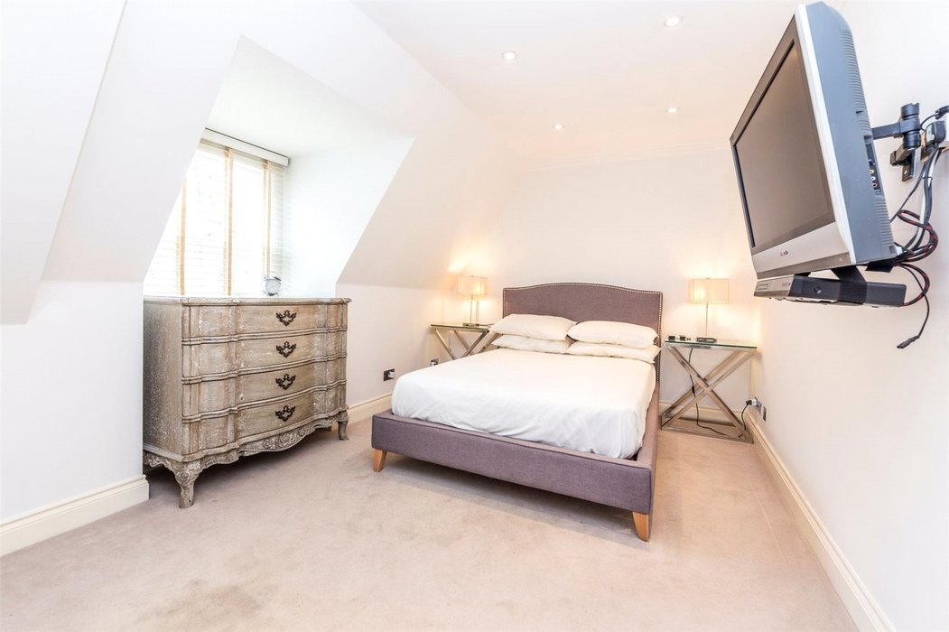 1 bedroom Flat to let in London - Image 4