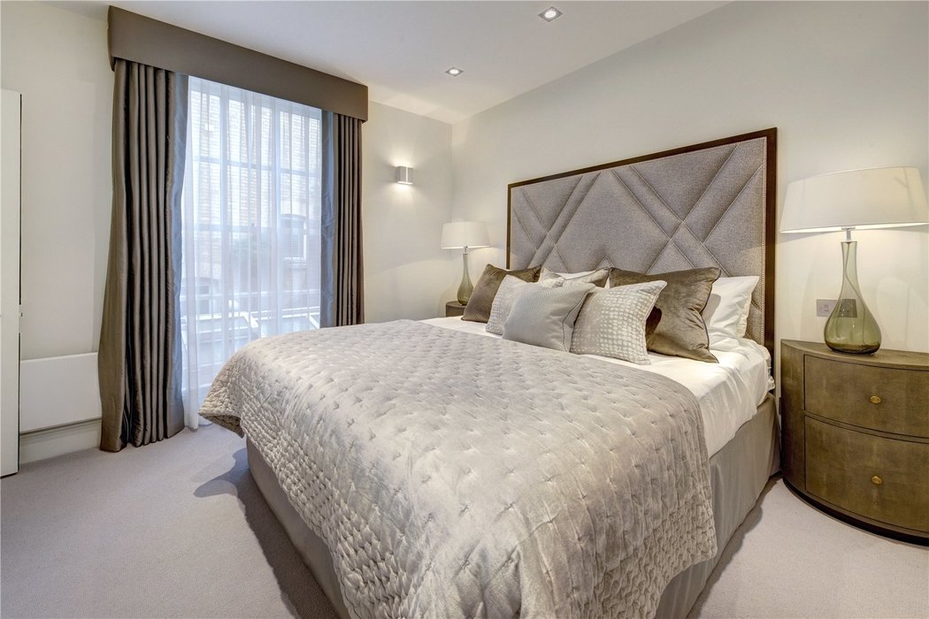 2 bedroom Flat let in Mayfair,London - Image 2