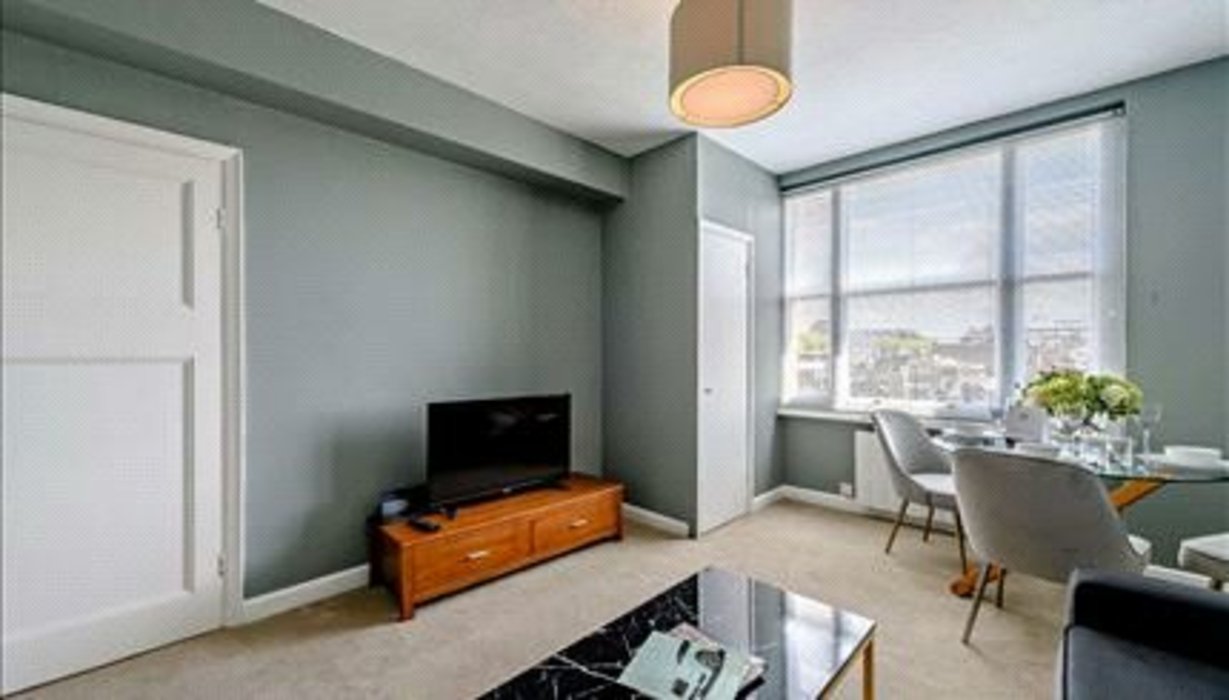 1 bedroom Flat to let in Mayfair,London - Image 3