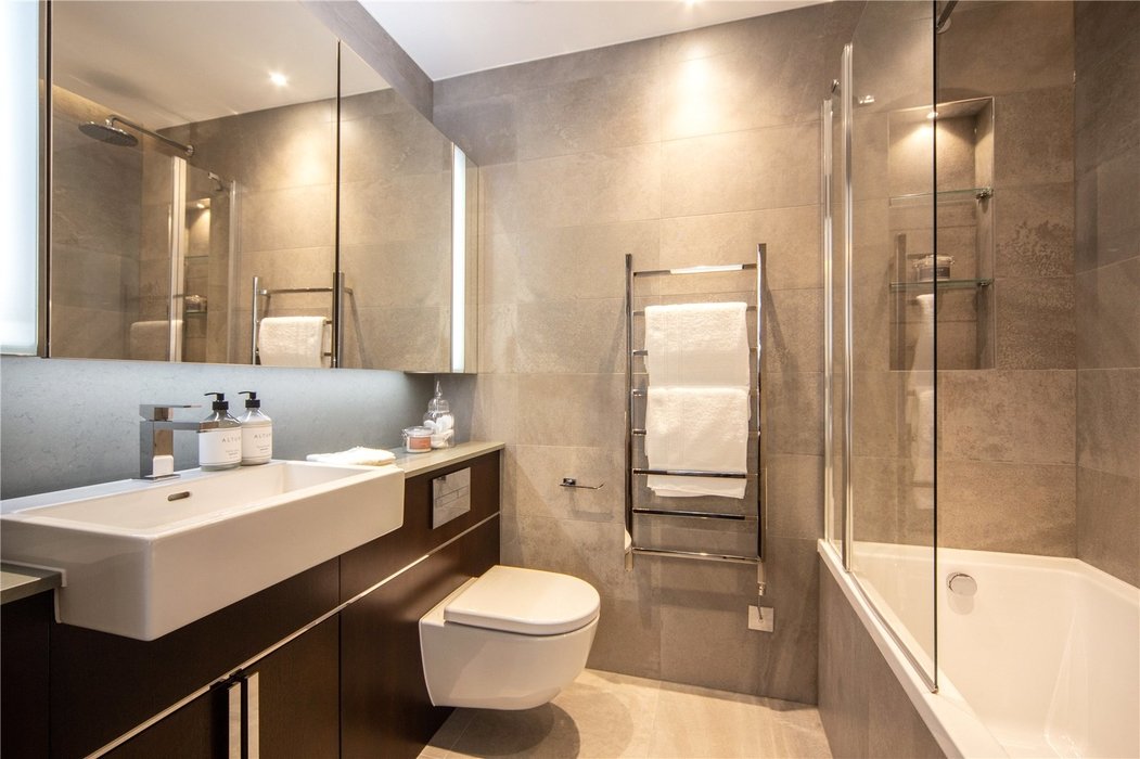 2 bedroom Flat new instruction in London - Image 9