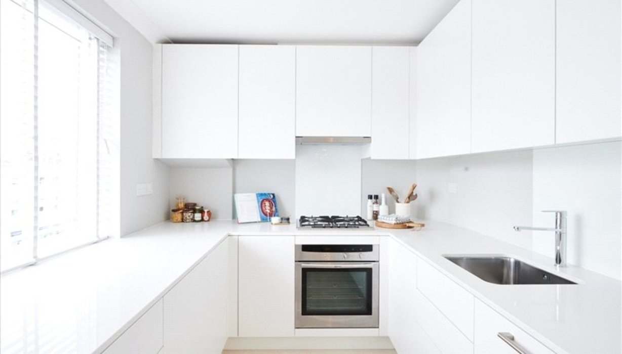 2 bedroom Flat new instruction in London - Image 5