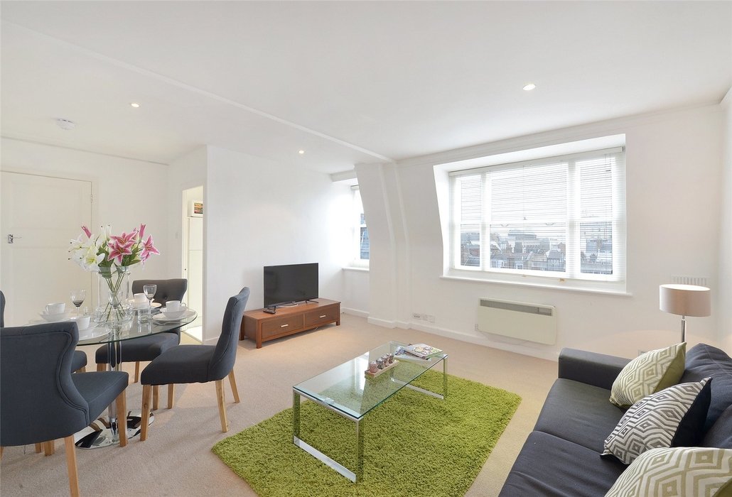 2 bedroom Flat to let in London - Image 6