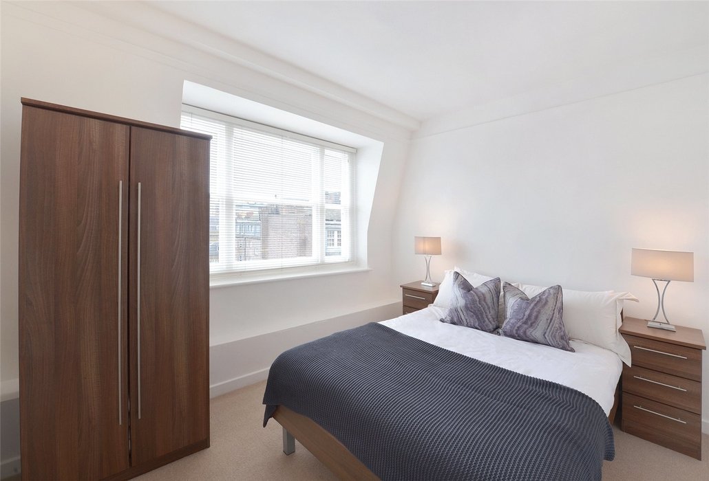 2 bedroom Flat to let in London - Image 7