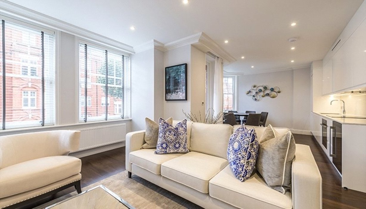 3 bedroom Flat to let in London - Image 1