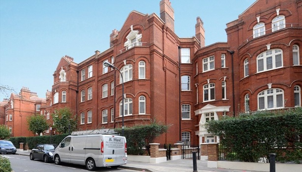 3 bedroom Flat to let in London - Image 10