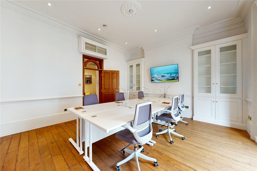  Property to let in Mayfair,London - Image 3