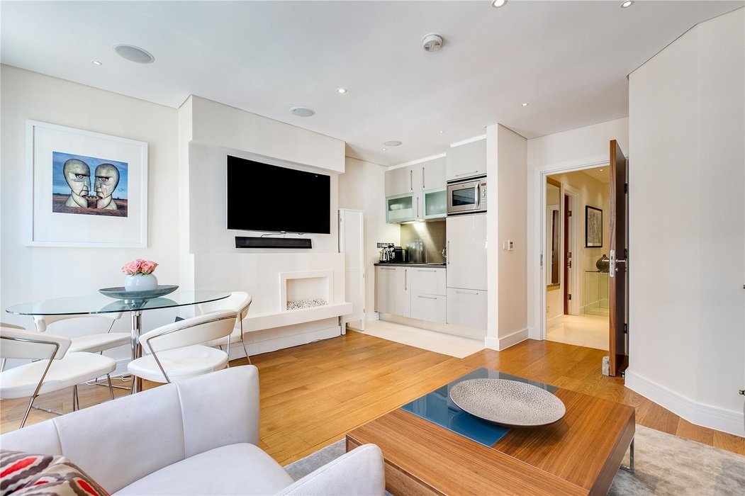 1 bedroom Flat let in Mayfair,London - Image 3