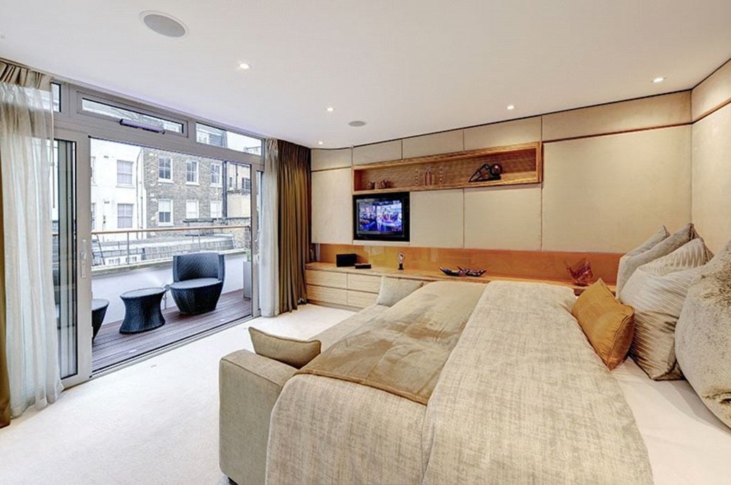 3 bedroom House to let in Mayfair,London - Image 9