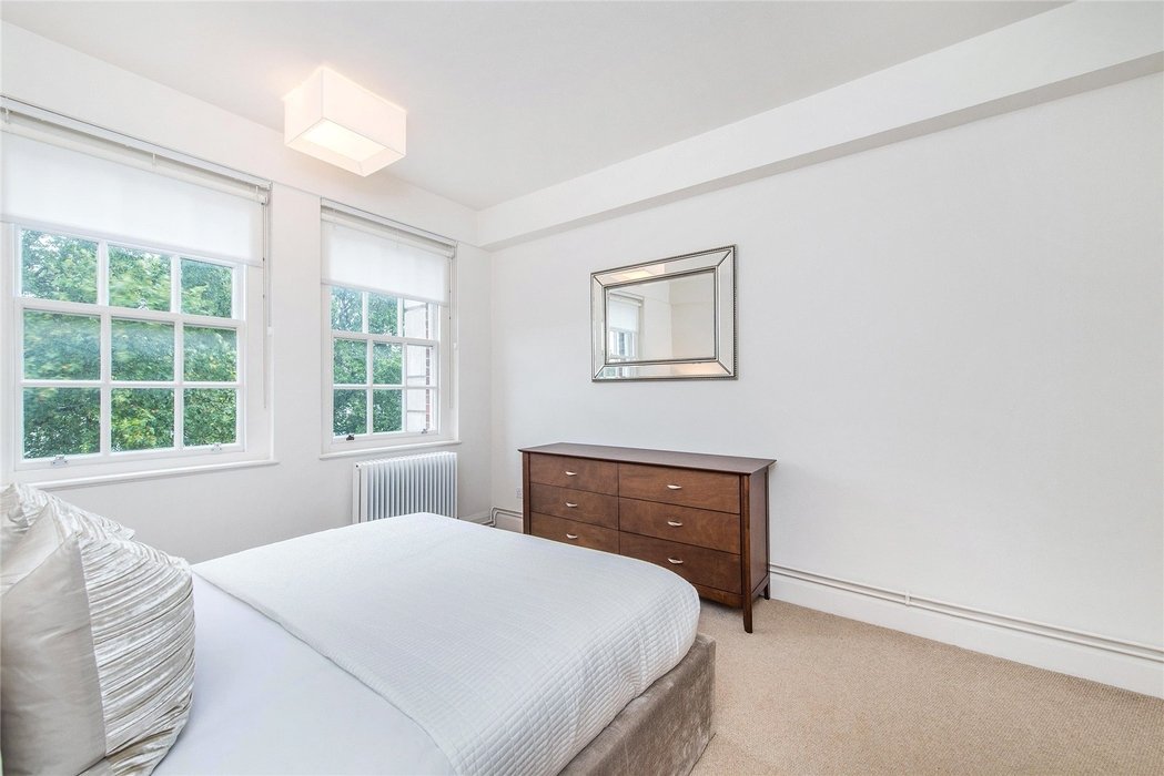 2 bedroom Flat to let in London - Image 7