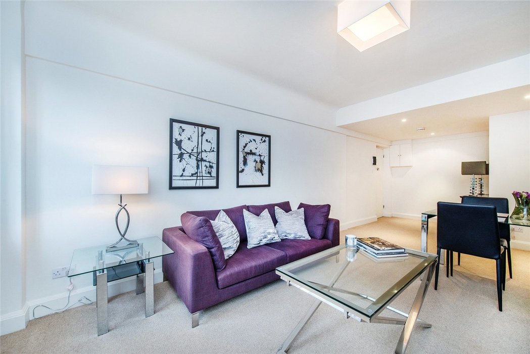 2 bedroom Flat to let in London - Image 2