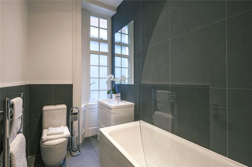 1 bedroom Flat under offer in Mayfair,London - Image 3