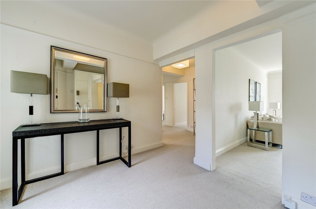 2 bedroom Flat new instruction in London - Image 4