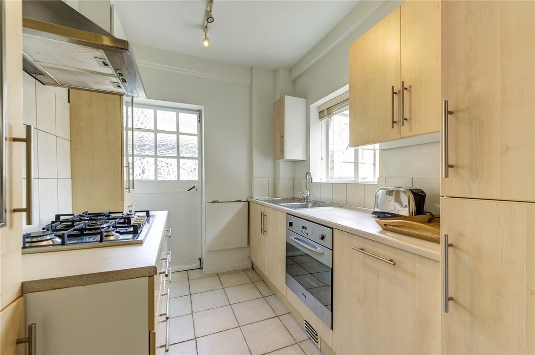 2 bedroom Flat new instruction in London - Image 3