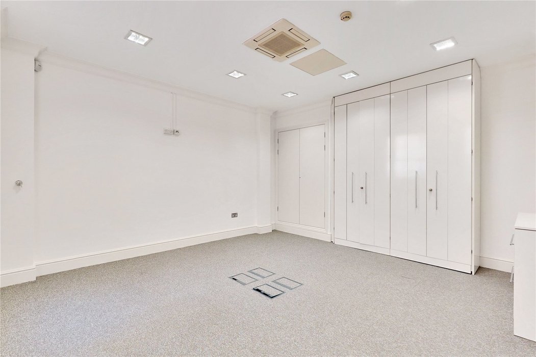  Property to let in Mayfair,London - Image 10