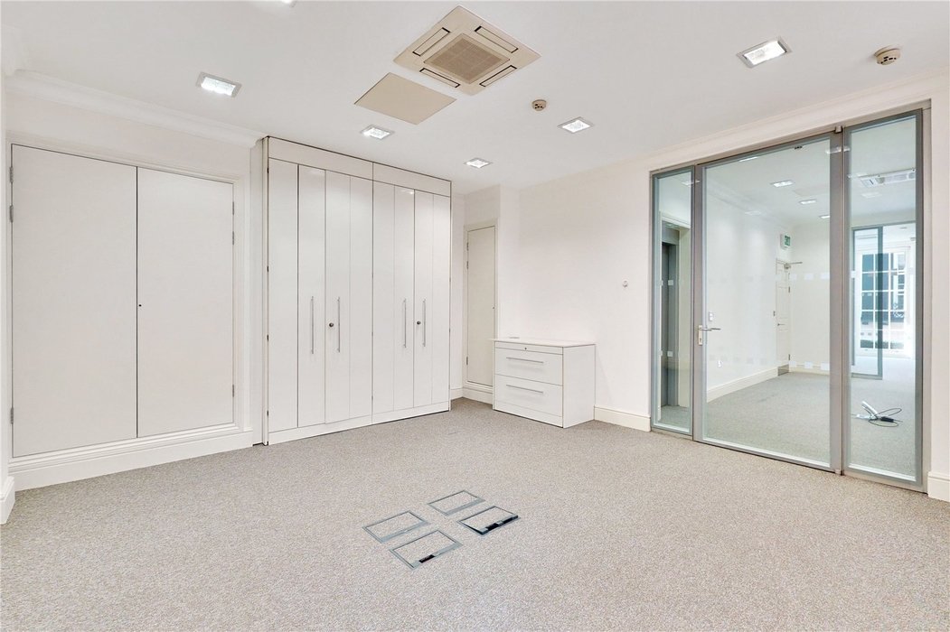  Property to let in Mayfair,London - Image 11