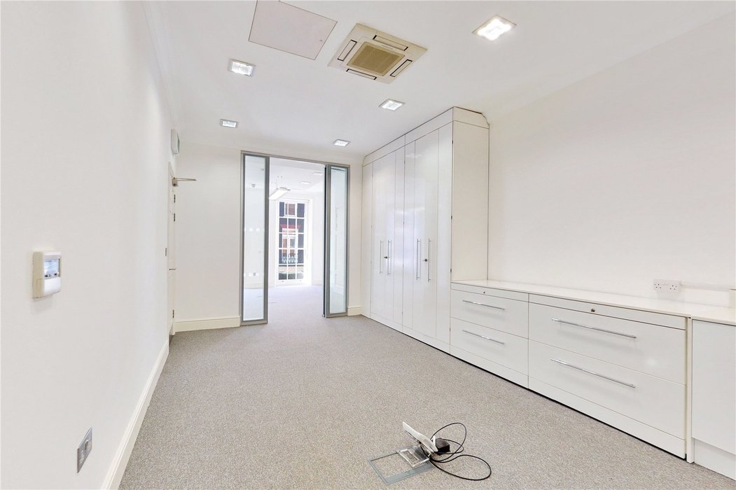  Property to let in Mayfair,London - Image 12