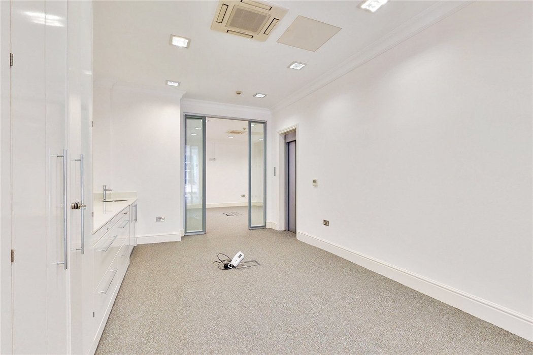  Property to let in Mayfair,London - Image 14