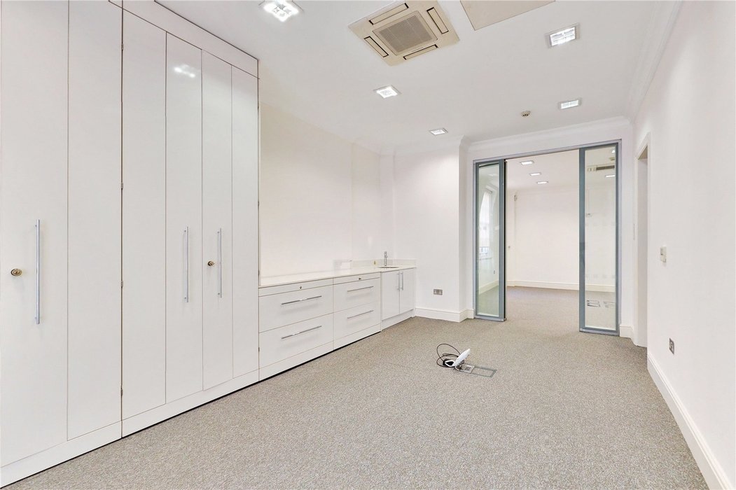  Property to let in Mayfair,London - Image 15