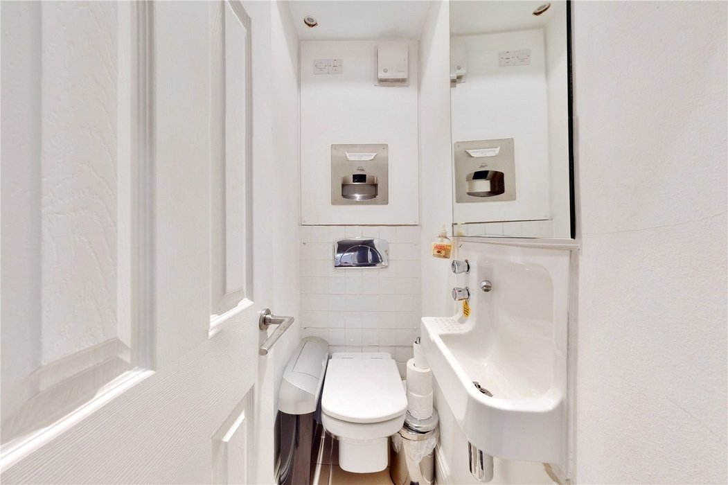  Property to let in Mayfair,London - Image 16