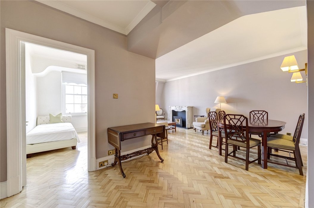 3 bedroom Flat let in Mayfair,London - Image 3