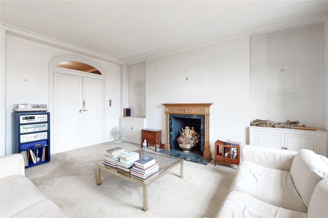 2 bedroom Flat sold in Mayfair,London - Image 3