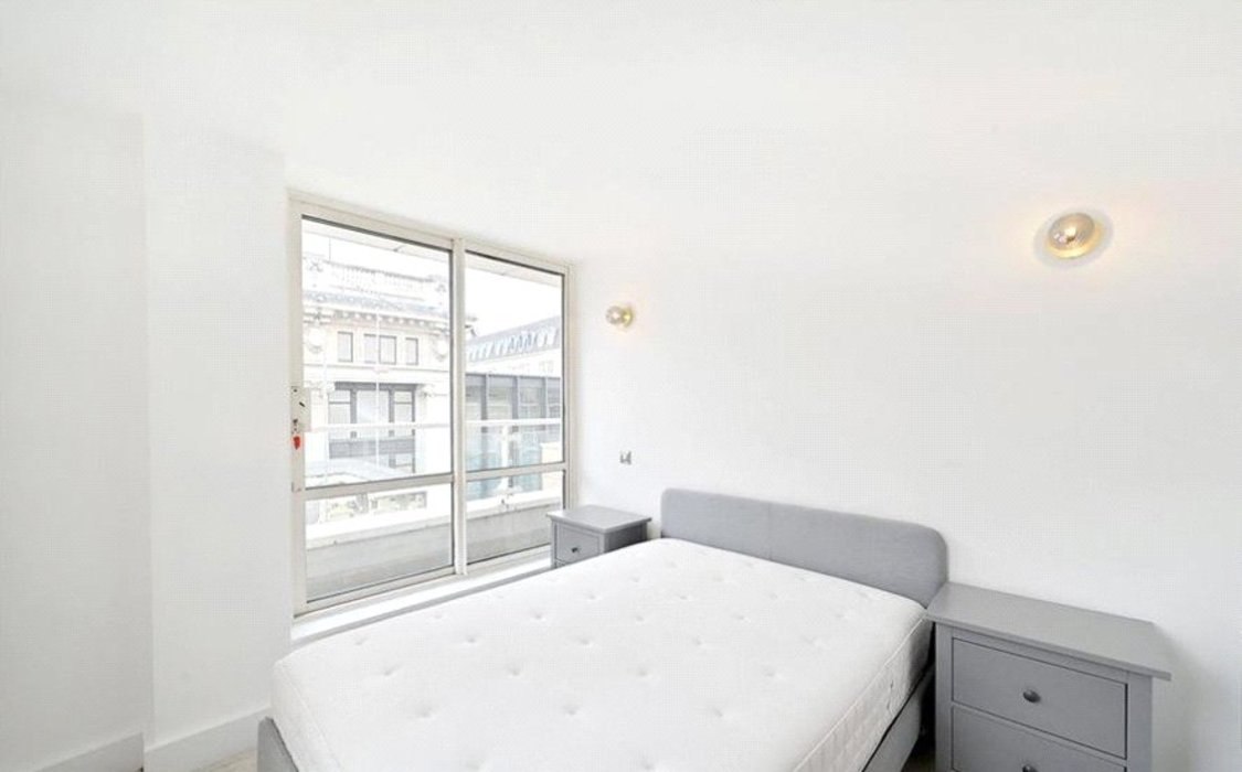 1 bedroom Flat let in Barrett Street,London - Image 2