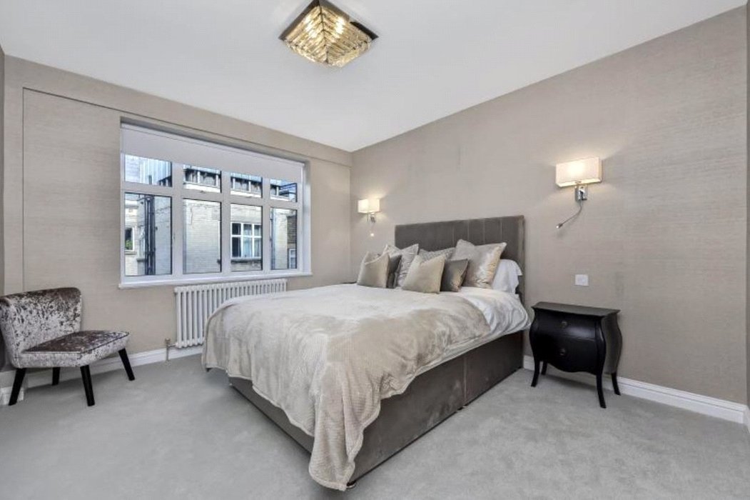 3 bedroom Flat new instruction in London - Image 2