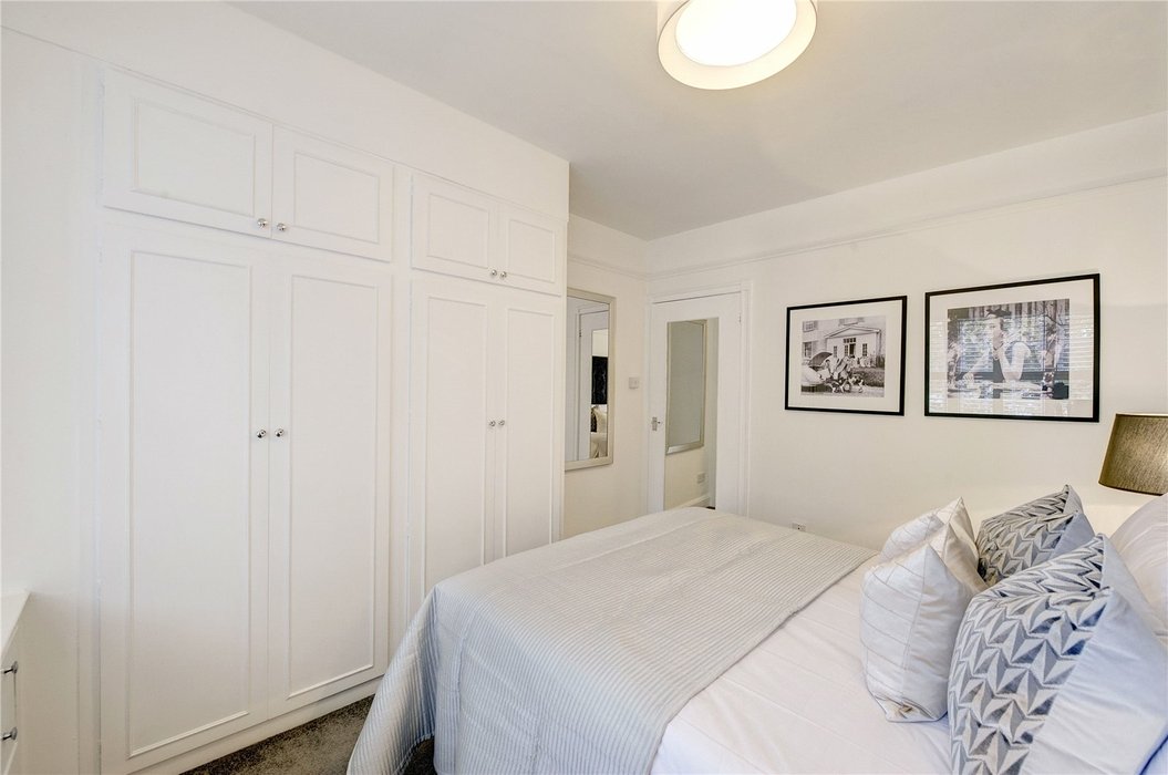 2 bedroom Flat to let in London - Image 11