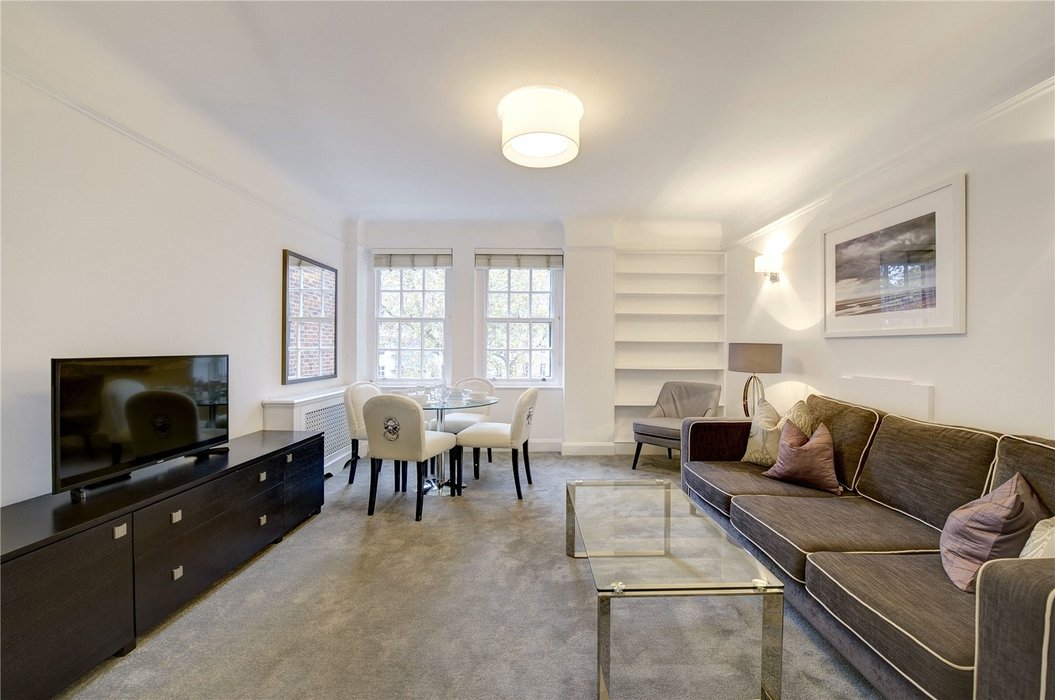 2 bedroom Flat to let in London - Image 2