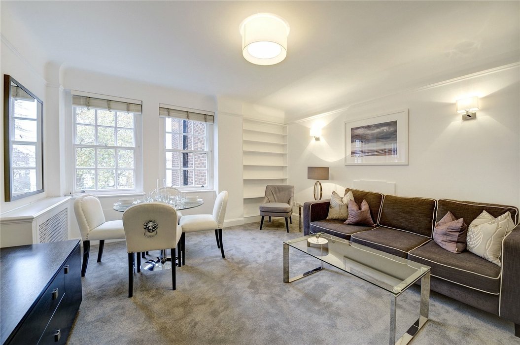 2 bedroom Flat to let in London - Image 1