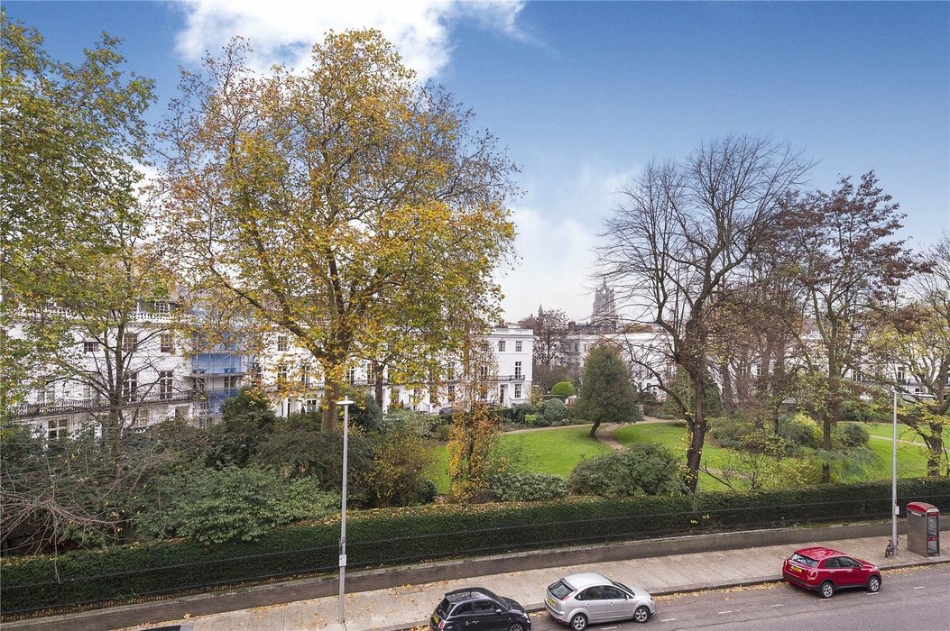 2 bedroom Flat to let in London - Image 13