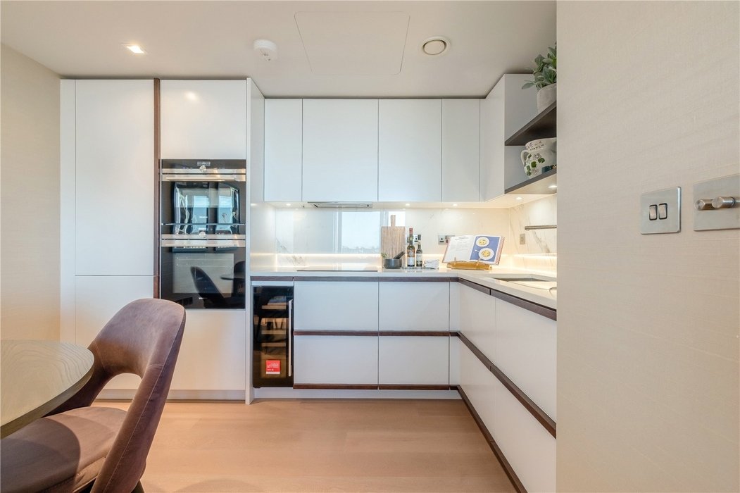 2 bedroom Flat for sale in West End Gate,London - Image 4