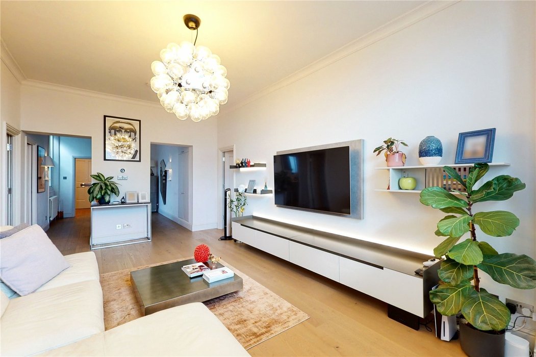 2 bedroom Flat for sale in Earls Court,London - Image 3