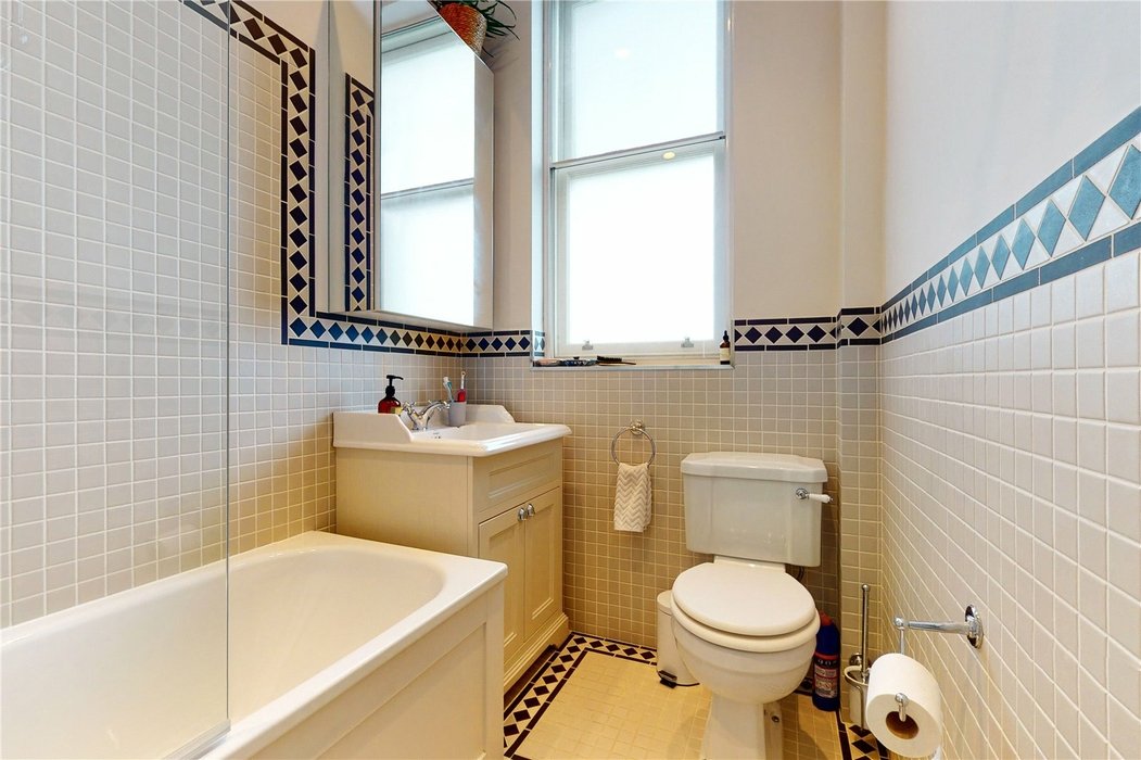 2 bedroom Flat for sale in Earls Court,London - Image 9