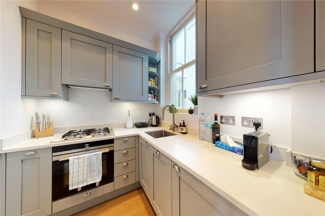 2 bedroom Flat for sale in Earls Court,London - Image 6