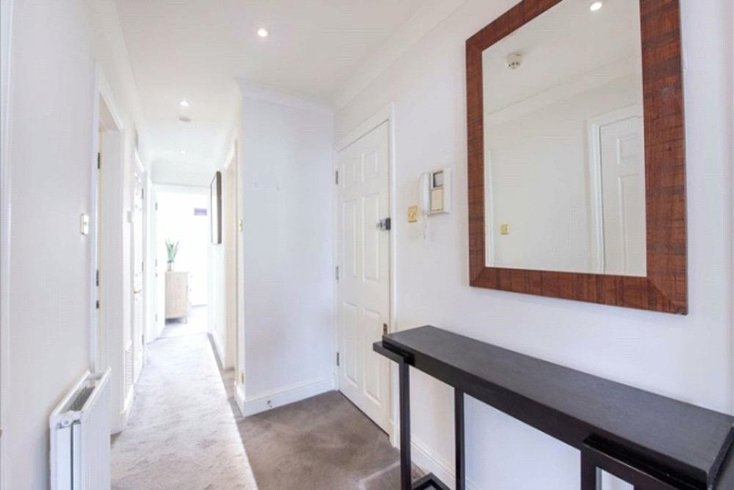 2 bedroom Flat to let in Kensington - Image 4