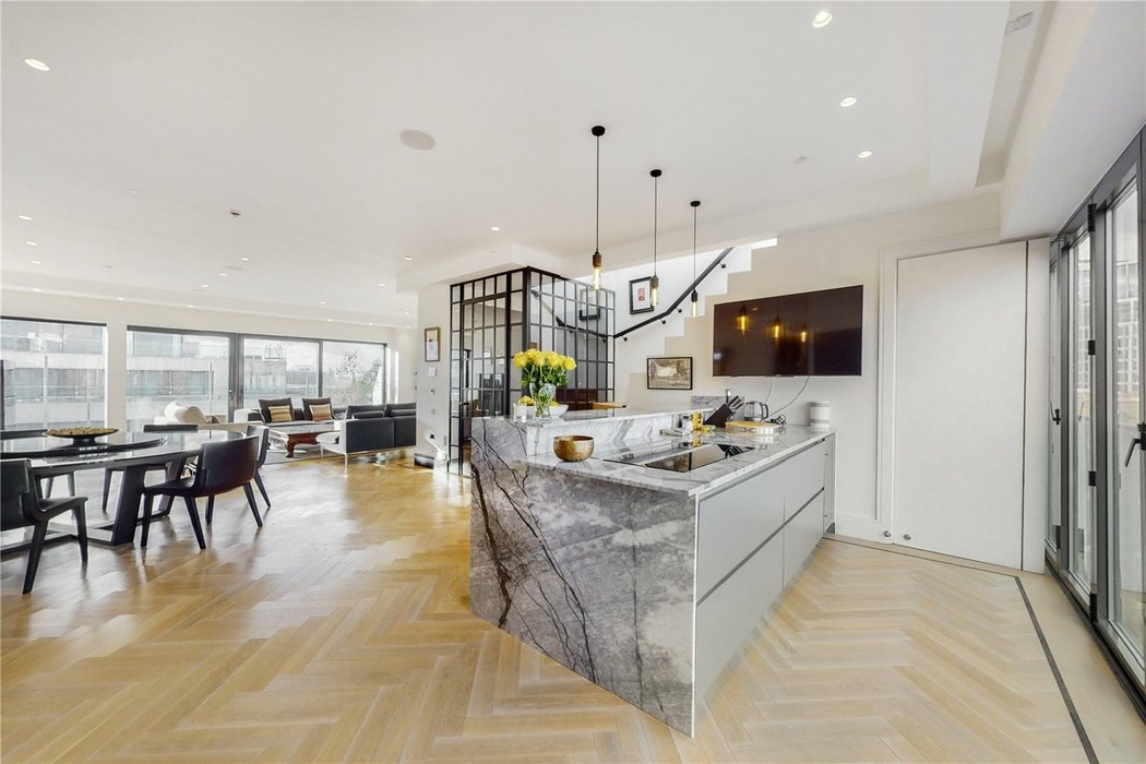 2 bedroom Flat for sale in Victoria,London - Image 1
