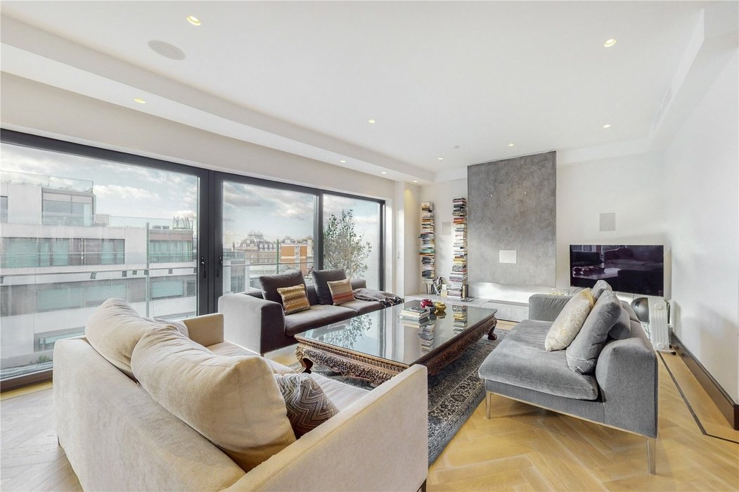 2 bedroom Flat for sale in Victoria,London - Image 5