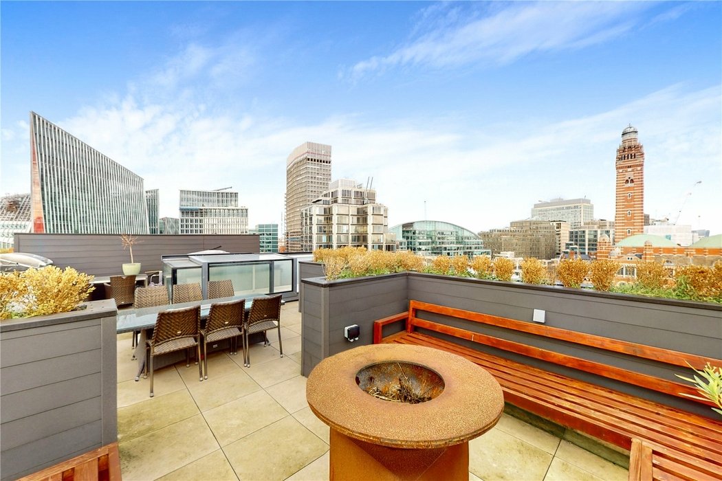 2 bedroom Flat for sale in Victoria,London - Image 4