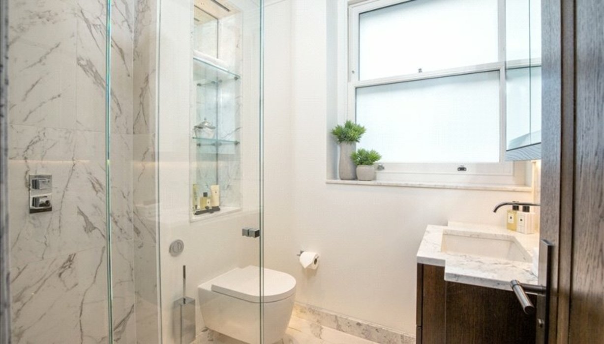2 bedroom Flat to let in Kensington,London - Image 6