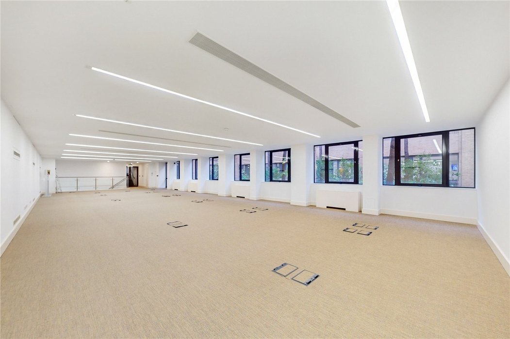  Office to let in Mayfair,London - Image 9