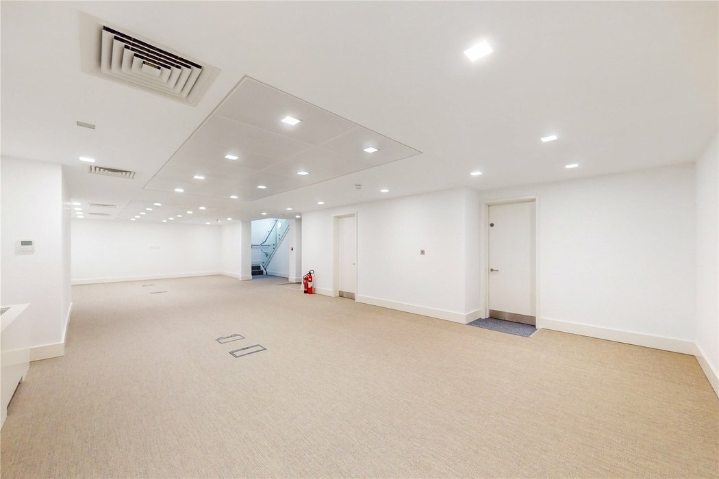  Office to let in Mayfair,London - Image 10